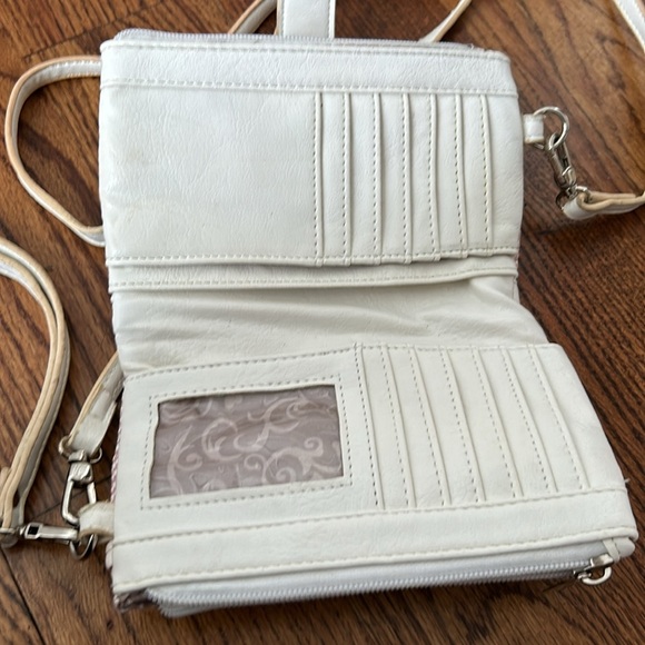 NWT pouchee crossbody - Picture 3 of 5